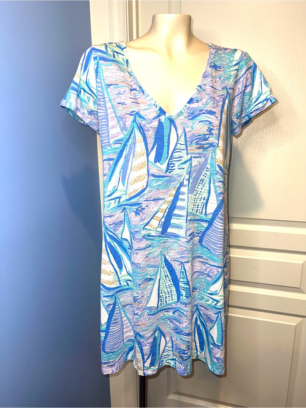 Lilly Pulitzer 100% cotton Sailboat Blue Aqua & Lilac Print V-Neck Dress size M